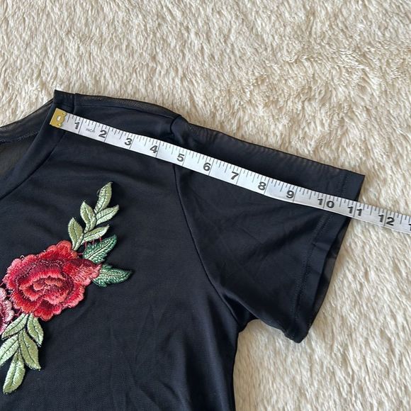Black mesh rose embroidered shirt size small - Picture 15 of 16